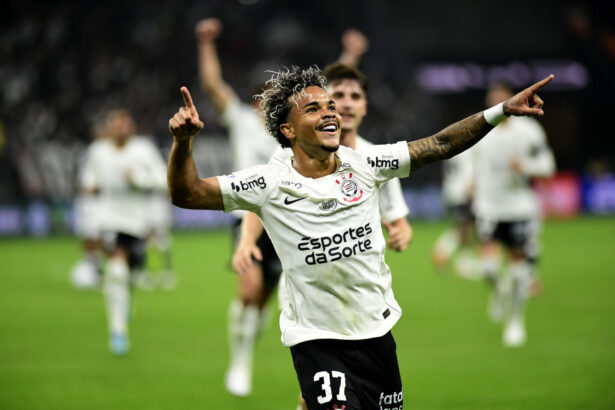 Timão domina e afasta risco com goleada sobre o Remo