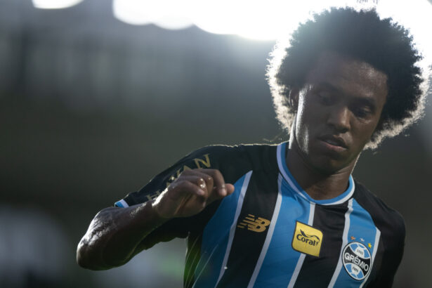 Willian fecha acordo para sair do Grêmio e busca clube no exterior