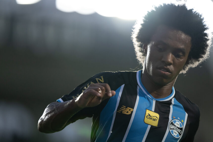 Willian fecha acordo para sair do Grêmio e busca clube no exterior