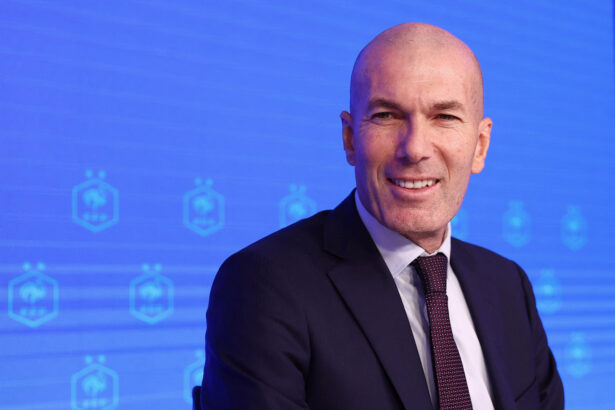 Zidane assume comando da seleção francesa e estreia em setembro