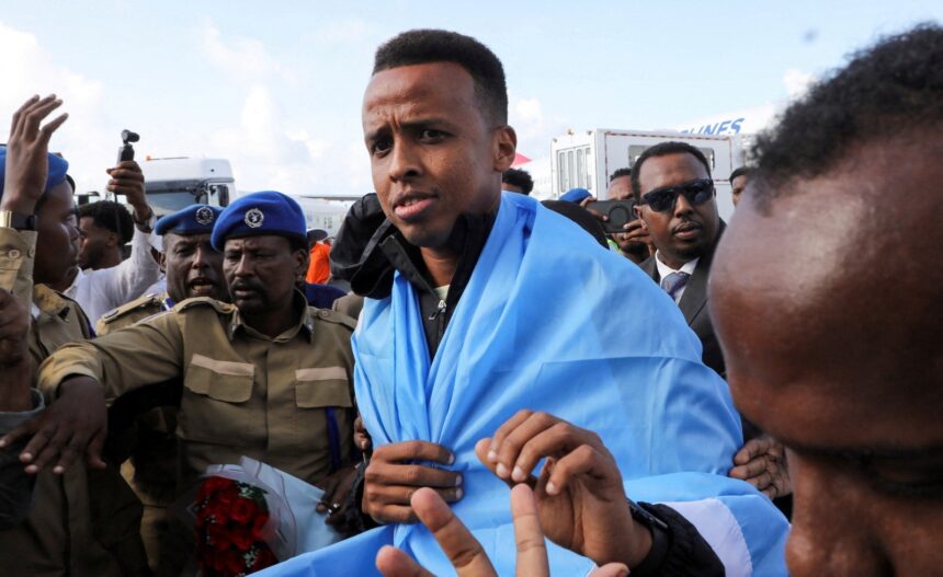 Árbitro somali Omar Artan apita Supercopa da UEFA e faz história