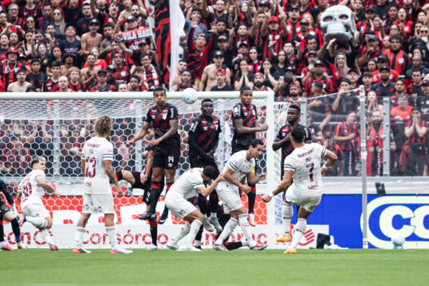 Athletico arranca empate no fim; Fluminense vira e reclama de pênalti