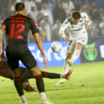 Athletico-PR vence Santos por 2 a 0 e empurra o clube ao Z-4