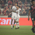 Athletico recebe o Vitória pela Copa do Brasil com Viveros e Renê em destaque