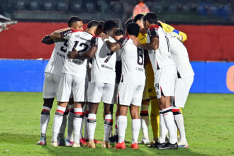 Athletico tenta recuperação diante do Santos na Vila Belmiro