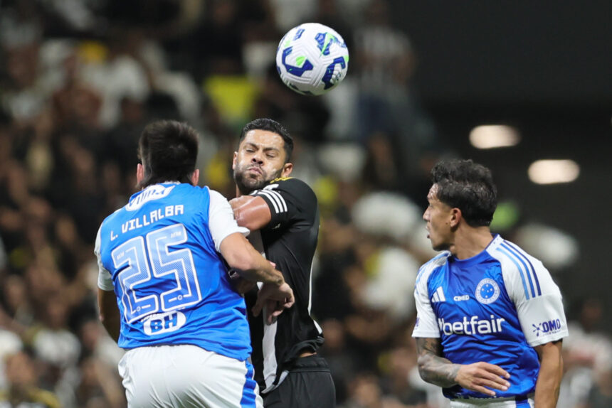Atlético-MG renova comando e elenco para decidir vaga contra o Cruzeiro