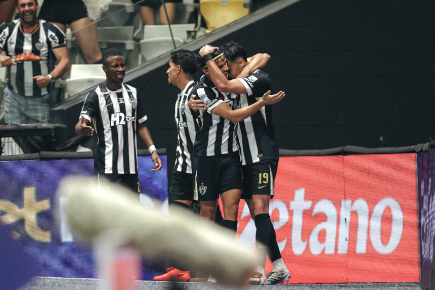 Atlético-MG vence Vitória por 2 a 1 com reservas e segue invicto
