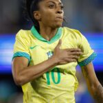 Barcelona fecha com Kerolin por recorde de €1,2 mi no futebol feminino