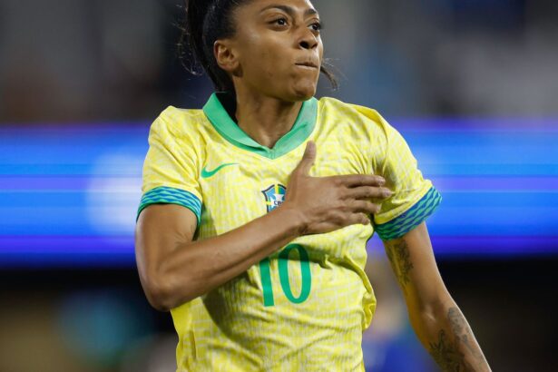Barcelona fecha com Kerolin por recorde de €1,2 mi no futebol feminino