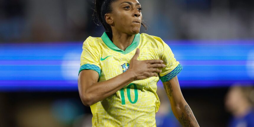 Barcelona fecha com Kerolin por recorde de €1,2 mi no futebol feminino