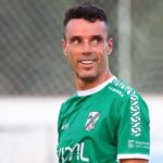 Bautista Agut anuncia aposentadoria e estreia no futebol com dois gols