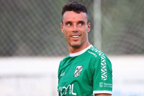Bautista Agut anuncia aposentadoria e estreia no futebol com dois gols