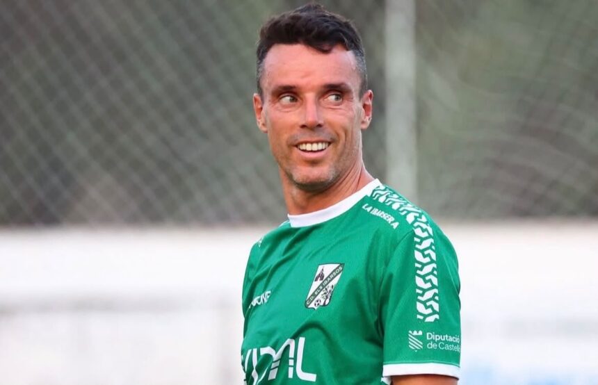 Bautista Agut anuncia aposentadoria e estreia no futebol com dois gols