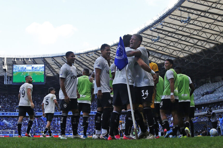 Botafogo vence duas e empata uma: segue invicto em agosto