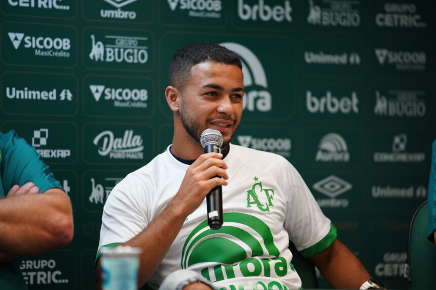 Comercial contrata Robinho e Carlos Miguel para fortalecer time na Copa Paulista