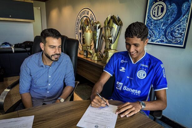 Confiança contrata Diego Luiz, zagueiro de 17 anos, em contrato de formação