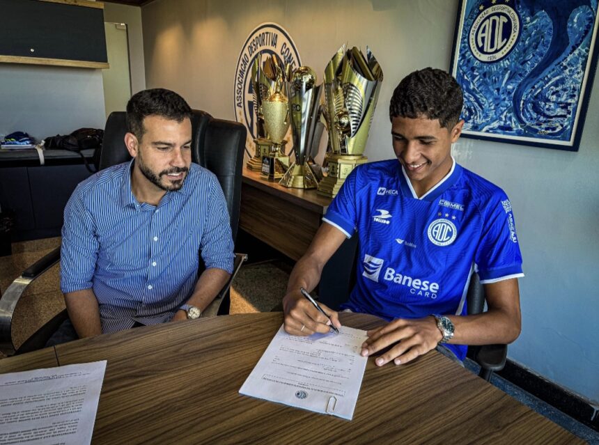 Confiança contrata Diego Luiz, zagueiro de 17 anos, em contrato de formação