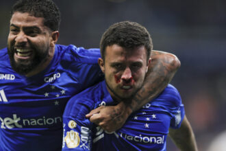 Cruzeiro derrota a Chapecoense por 2 a 0 e garante vaga nas quartas