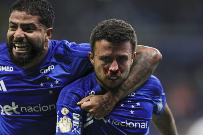 Cruzeiro derrota a Chapecoense por 2 a 0 e garante vaga nas quartas