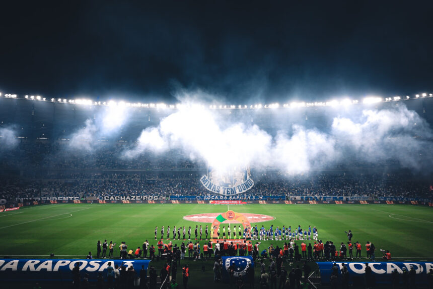 Cruzeiro e Atlético-MG empatam e batem recorde de público no Mineirão