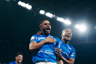 Cruzeiro vira, alcança 66,7% e divide liderança com Athletico-PR