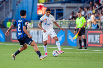 Douglas Santos retorna ao Zenit e lidera vitória por 3 a 0 sobre Orenburg