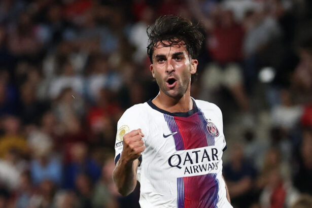 Ferrán Torres marca dois e empata PSG com Rennes em estreia