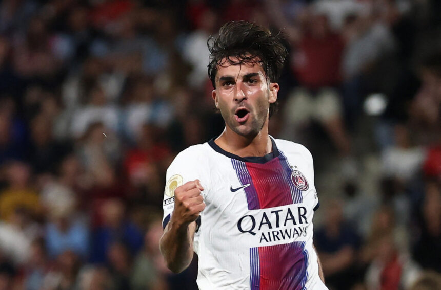 Ferrán Torres marca dois e empata PSG com Rennes em estreia