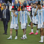 Fifa multa Argentina e impõe jogo com público reduzido; Paredes pega 10 jogos