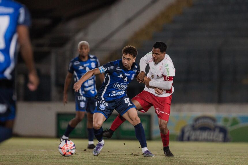 Guilherme Café marca, mas Bandeirante responde com gol olímpico: 1 a 1