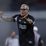 Hélio dos Anjos defende reformulação depois de 10 saídas no Náutico