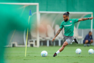 Hércules suspenso; Otávio ou Alisson ganham vaga no banco do Fluminense