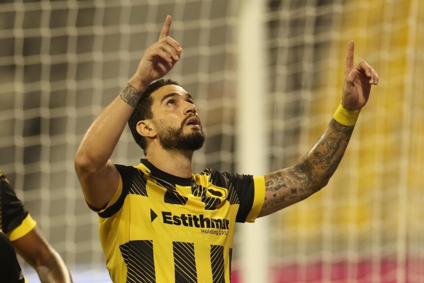 João Pedro enaltece impacto das estrelas após marcar 16 gols
