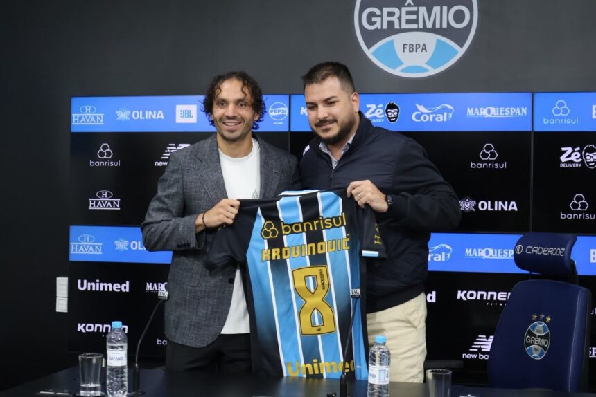 Krovinovic reforça o Grêmio, recebe a camisa 8 e assume responsabilidade