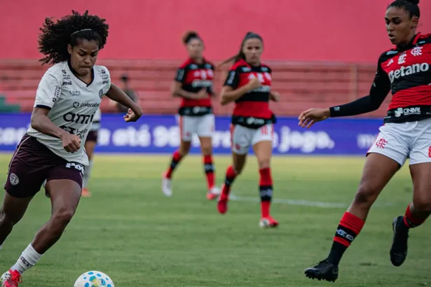 Mariana decide: Flamengo supera Ferroviária e larga na frente
