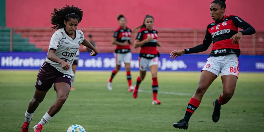 Mariana decide: Flamengo supera Ferroviária e larga na frente