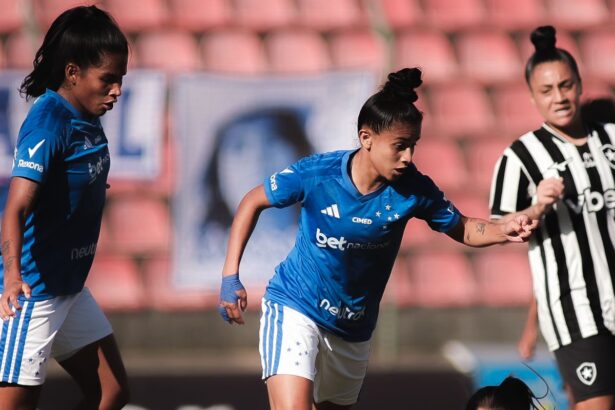 Marília marca hat-trick e Cruzeiro goleia Botafogo por 4 a 0