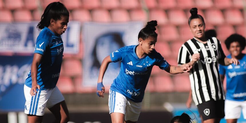 Marília marca hat-trick e Cruzeiro goleia Botafogo por 4 a 0