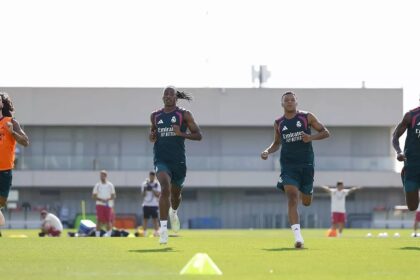 Mbappé retoma treinos no Real Madrid; Konaté e Cucurella estreiam