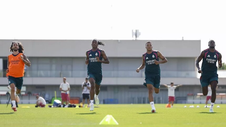 Mbappé retoma treinos no Real Madrid; Konaté e Cucurella estreiam