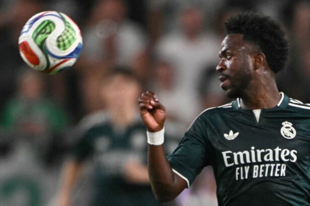 Mourinho escala Vini Jr. e Endrick como dupla titular contra La Coruña
