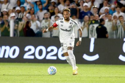 Neymar, possível titular contra Corinthians, esteve em só 3 dos 15 clássicos