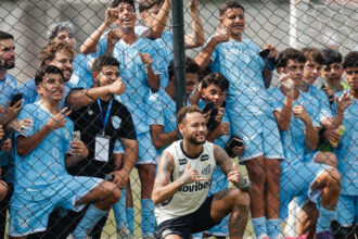 Neymar recuperado, Cuca leva camisa 10 para clássico contra o Corinthians
