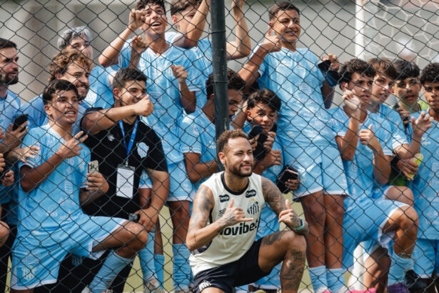 Neymar recuperado, Cuca leva camisa 10 para clássico contra o Corinthians