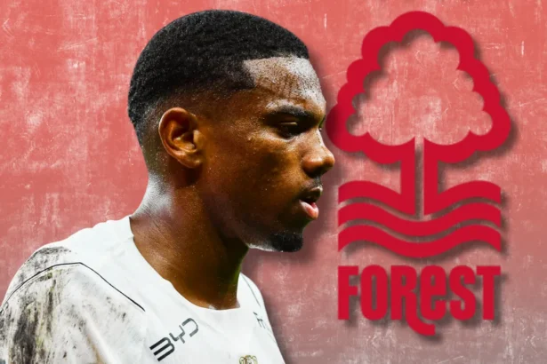 Nottingham Forest negocia André com o Corinthians por €15 milhões
