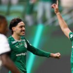 Palmeiras goleia o Vasco e aumenta vantagem na ponta do Brasileiro
