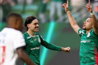 Palmeiras goleia o Vasco e aumenta vantagem na ponta do Brasileiro