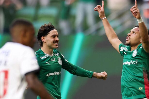 Palmeiras goleia o Vasco e aumenta vantagem na ponta do Brasileiro