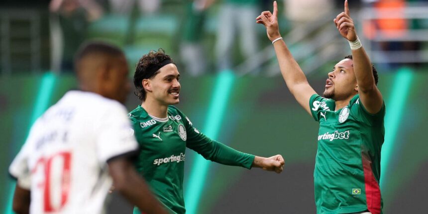 Palmeiras goleia o Vasco e aumenta vantagem na ponta do Brasileiro
