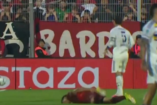 Paredes é criticado após chutar bola e derrubar rival no Clausura